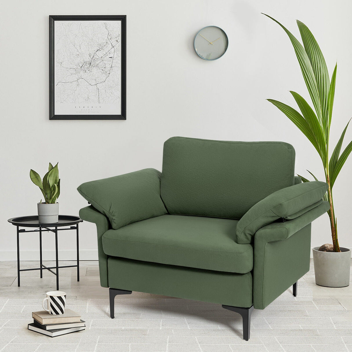 Sillón moderno de tela con muelles distribuidos originales y cojines en los reposabrazos