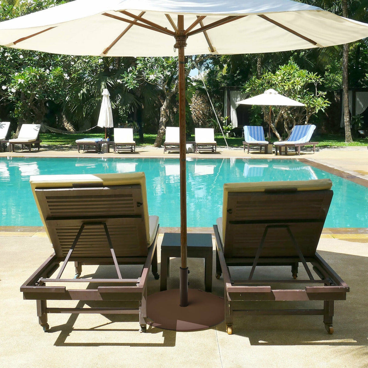 Soporte de base para sombrilla de patio de 50 libras con ruedas