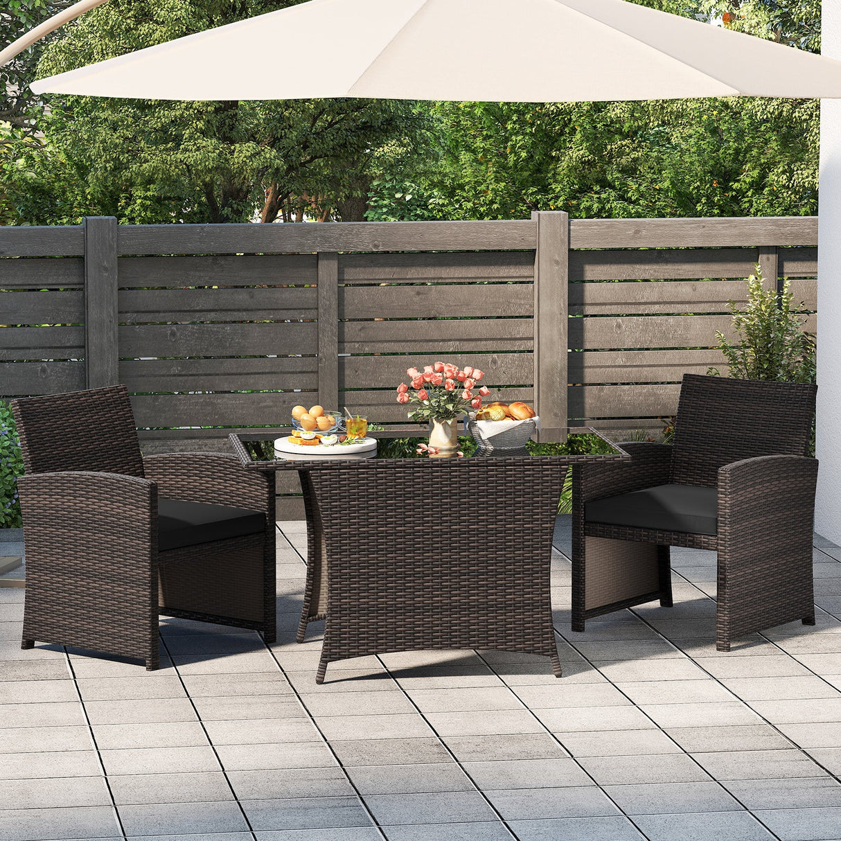 Juego de comedor de mimbre para patio de 3 piezas con mesa de comedor rectangular de vidrio templado - Marrón