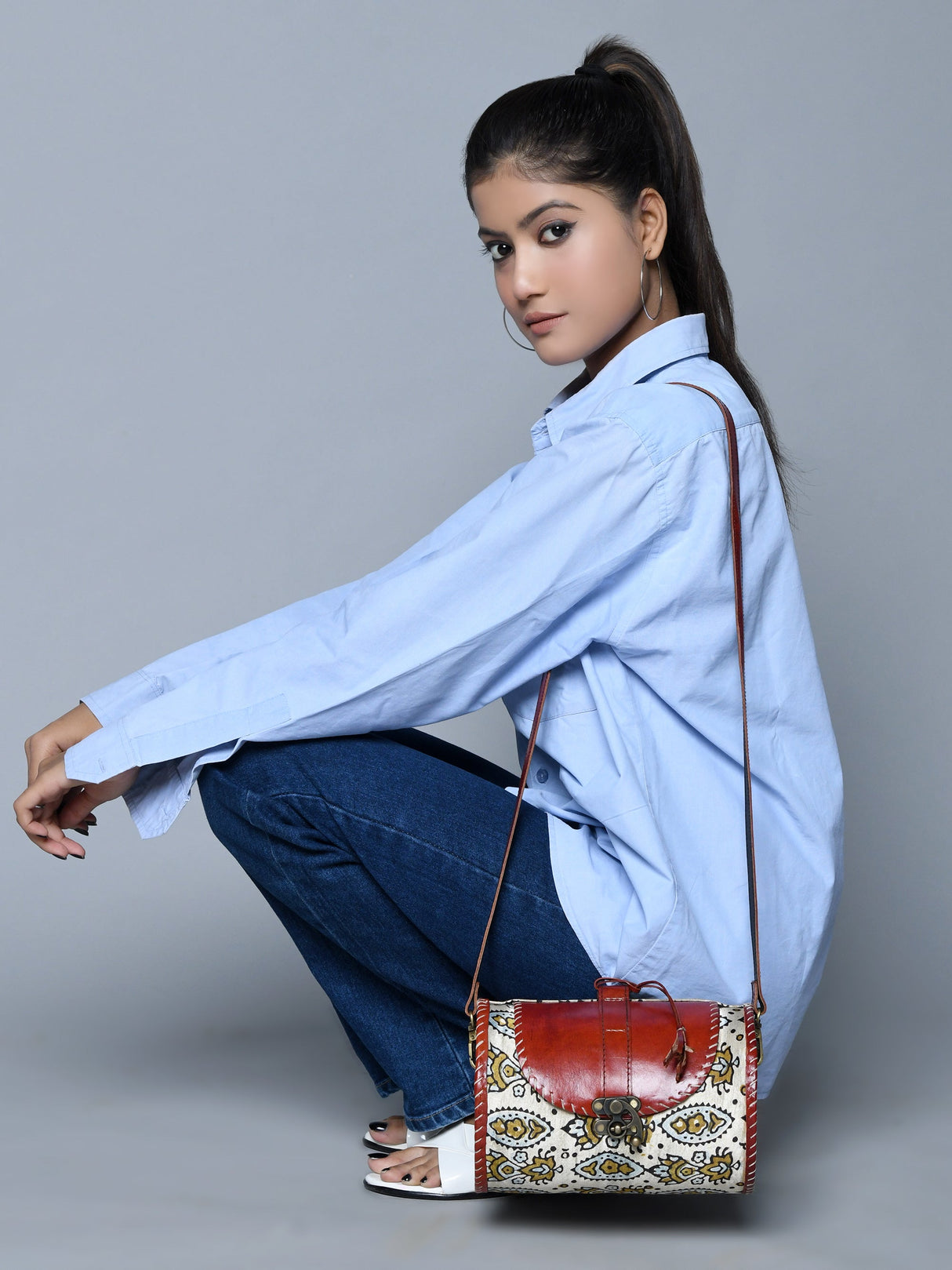 Bolso Cilíndrico de Cuero Estampado con Bloques
