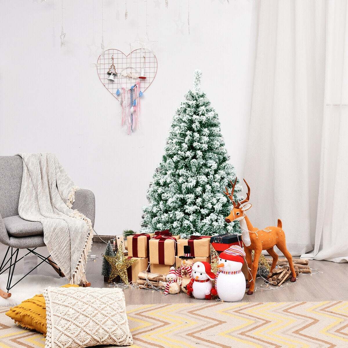 Árbol de Navidad artificial de 4.5 pies, preiluminado, con nieve y bisagras