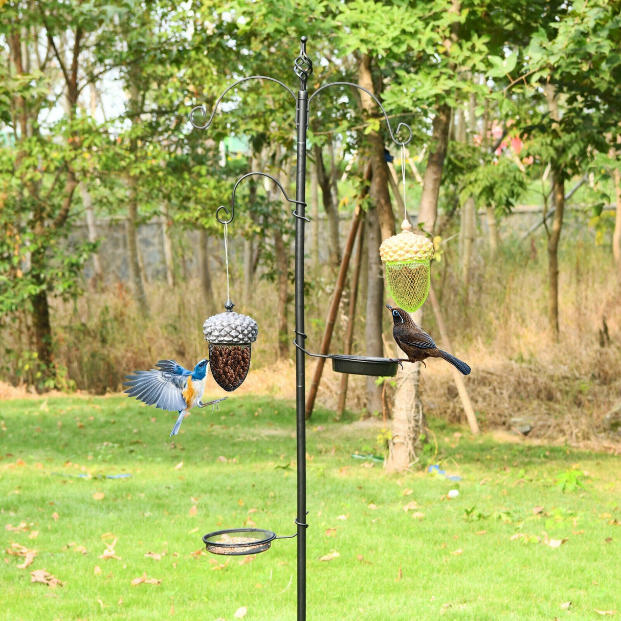 Comedero de ardilla de metal para pájaros silvestres, dispensador de comida colgante para jardín y patio - Marrón