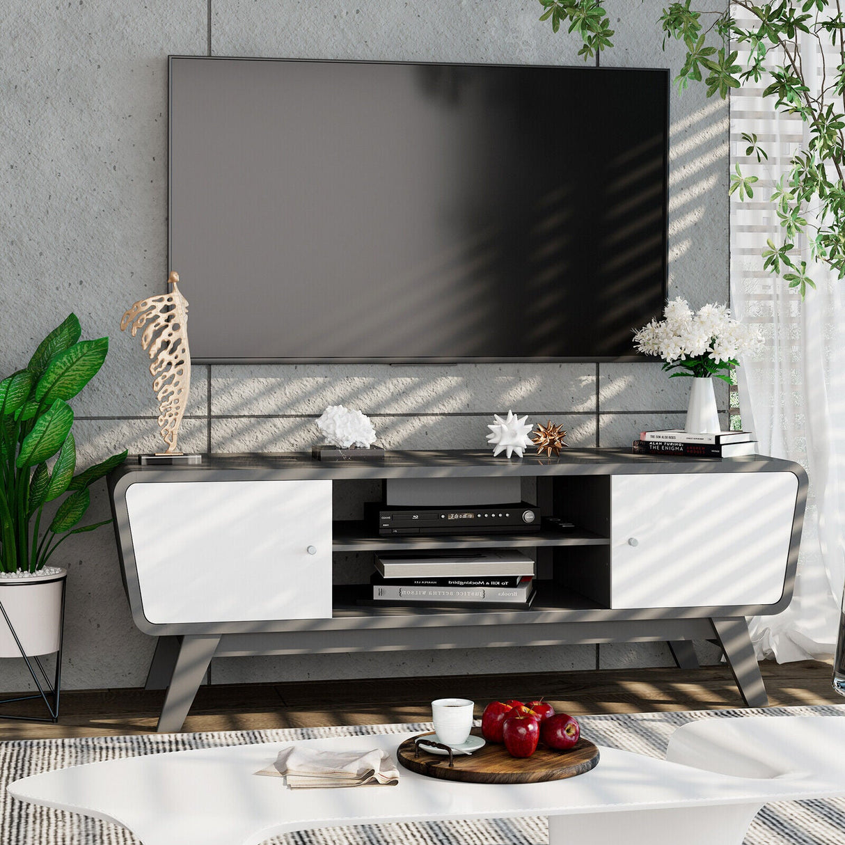 Mueble de TV con puertas corredizas y estante ajustable para televisores de hasta 55 pulgadas