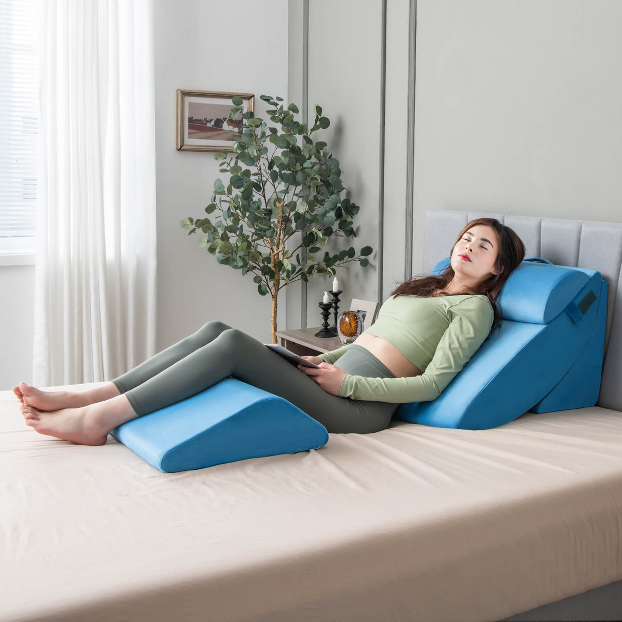 Juego de 4 almohadas ortopédicas en cuña para cama para aliviar el dolor, color azul