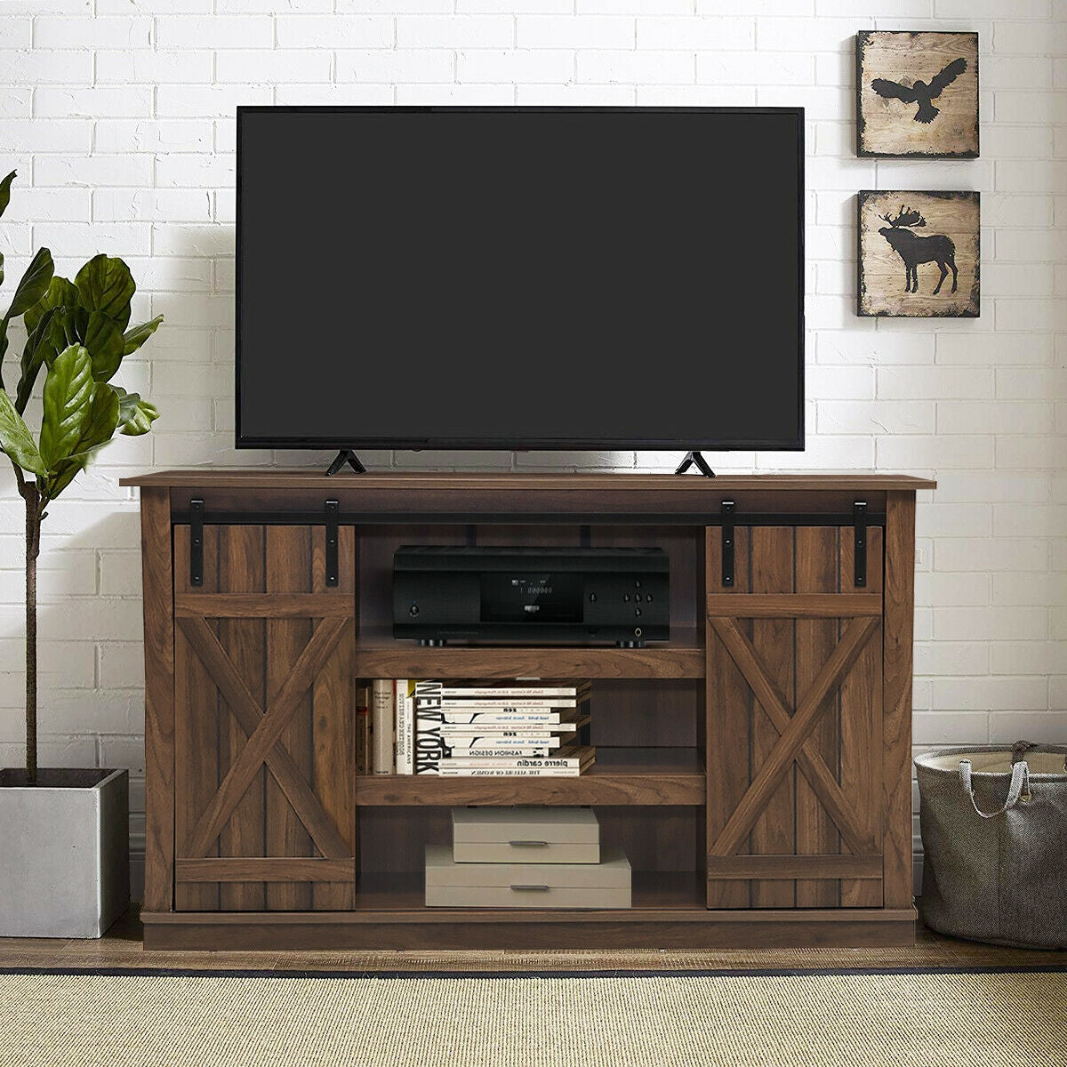Mueble de TV con puertas corredizas tipo granero