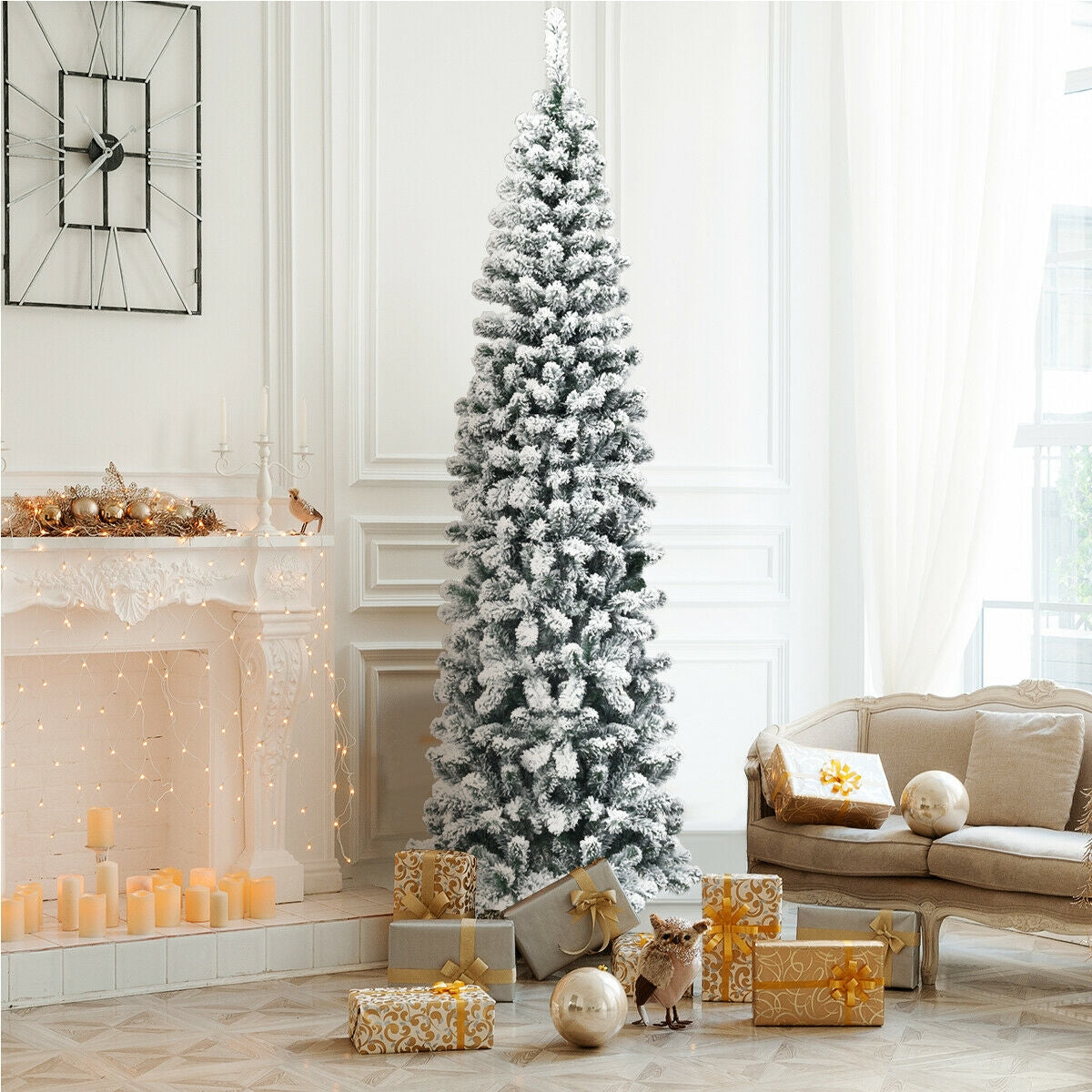Árbol de Navidad artificial angosto de 2.28 m con bisagras, sin luces, efecto nieve y 641 puntas