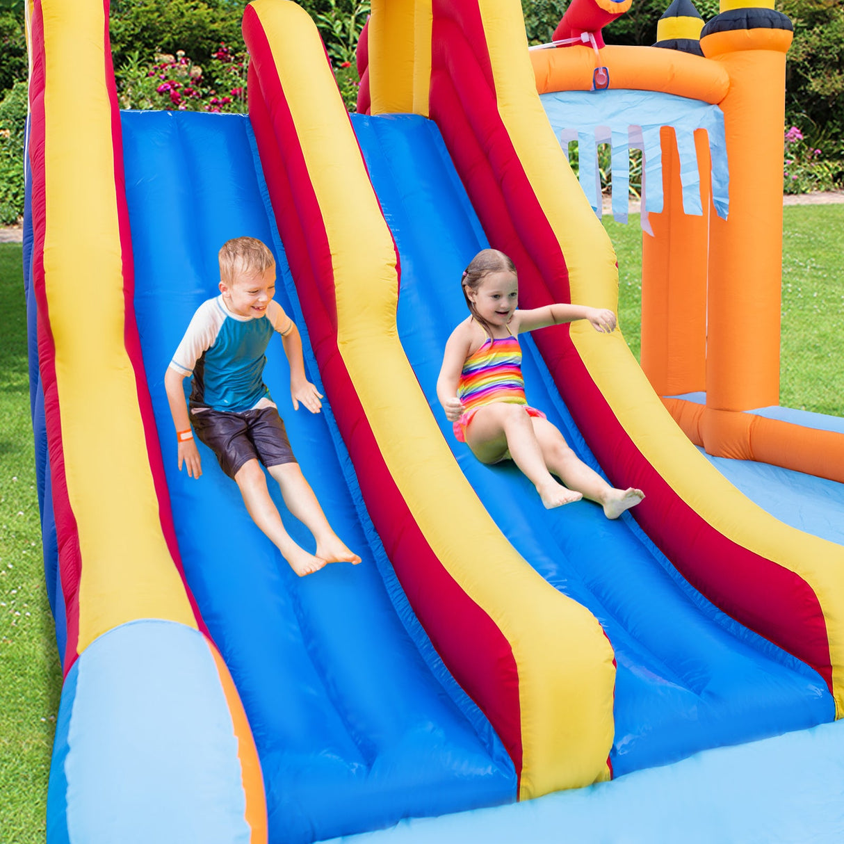 Tobogán Acuático Hinchable 6 en 1 con Toboganes Dobles, Pared de Escalada y Juego de Cueva con Soplador de 950 W