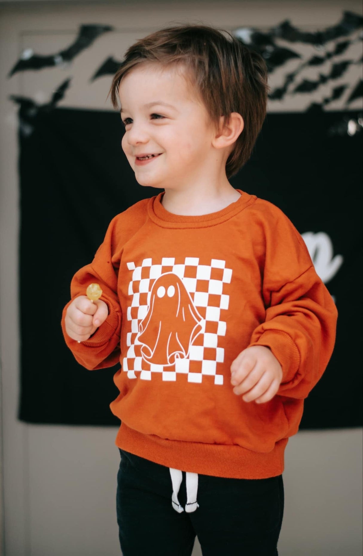 Sudadera con cuello redondo y estampado de fantasmas a cuadros - Naranja