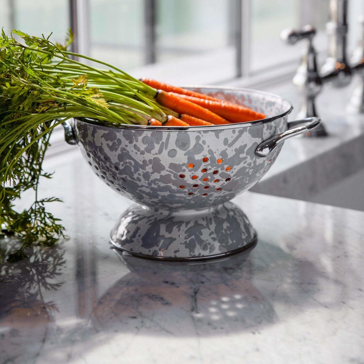 Golden Rabbit Enamelware Medium Colander 3 Quart
