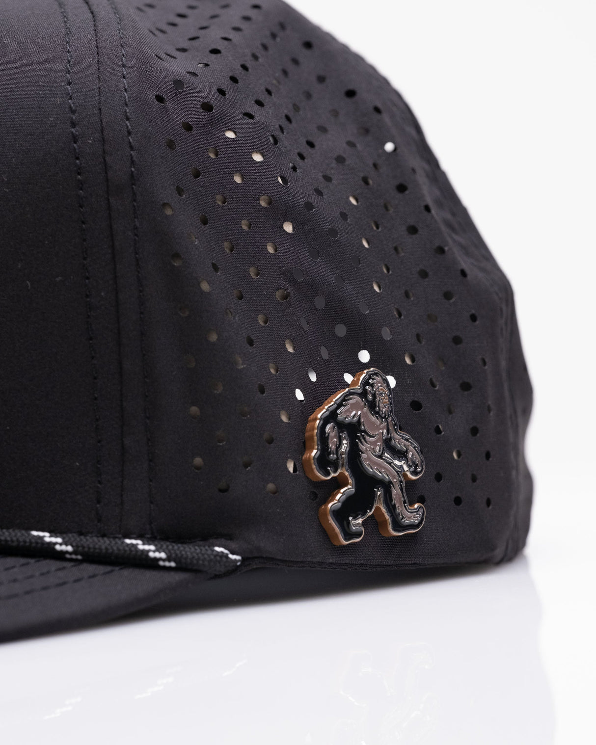 Sasquatch Black - Gorra Trucker Perforada