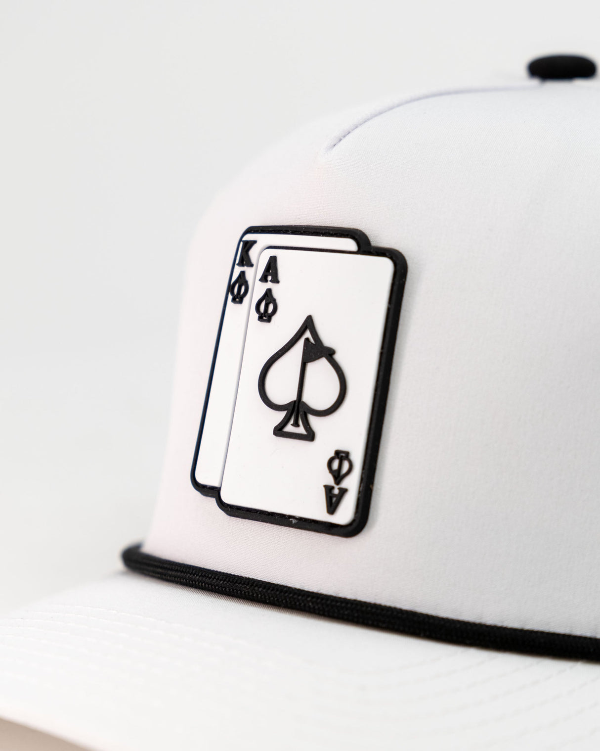 Gorra de Cuerda Perforada Ace/King Blanca