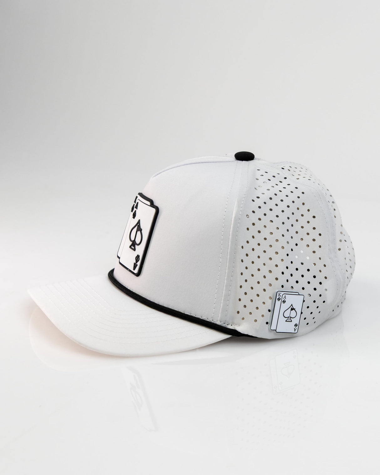 Gorra de Cuerda Perforada Ace/King Blanca