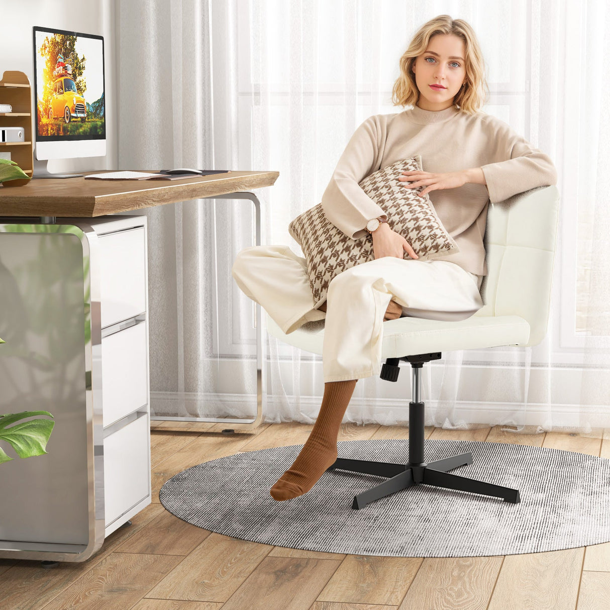 Silla de oficina tapizada en cuero sintético con patas cruzadas y asiento en forma de U de gran tamaño para oficina en casa/maquillaje