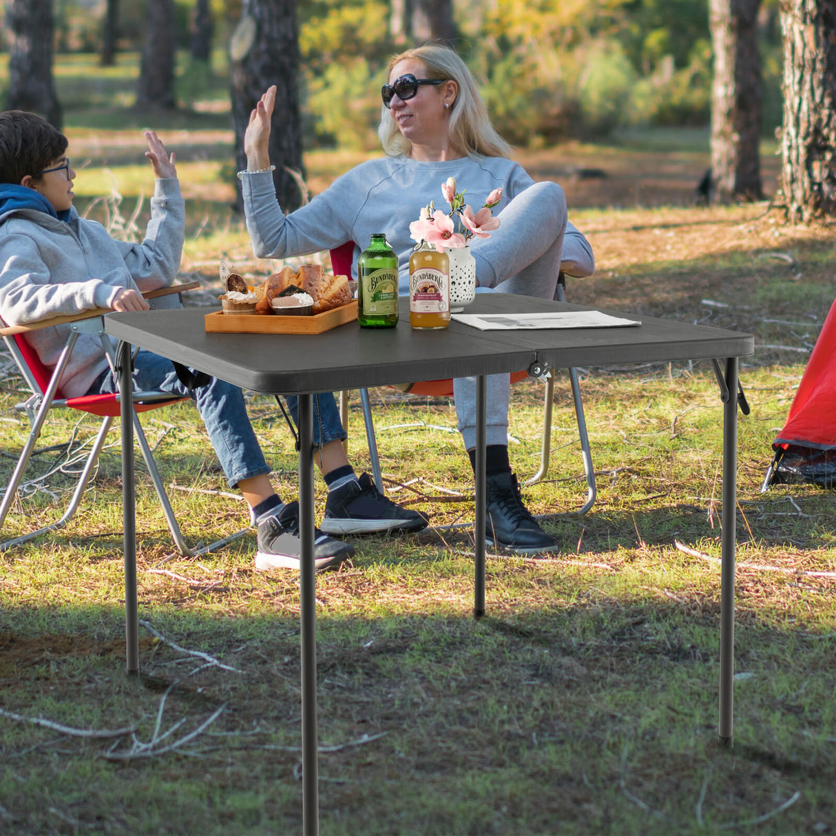 Mesa de camping plegable con tablero de HDPE resistente a la intemperie y estructura de acero inoxidable