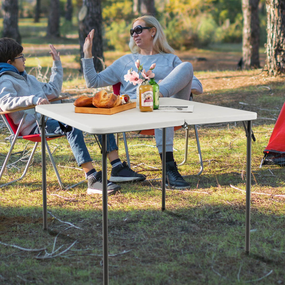 Mesa de camping plegable con tablero de HDPE resistente a la intemperie y estructura de acero inoxidable