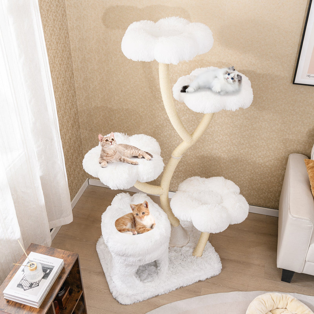 Torre de juego para gatos independiente con cuatro plataformas en forma de flor y postes rascadores de sisal
