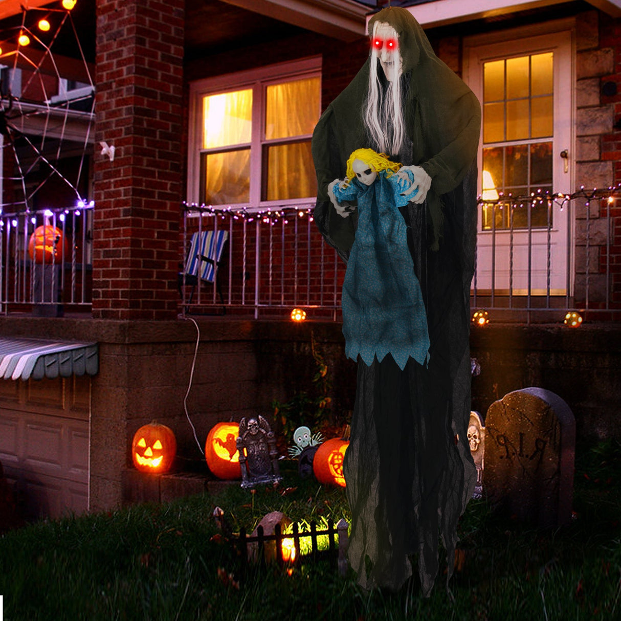 Decoración Colgante de Halloween Bruja con Niña Fantasma Sonido Activado y Sonidos Espeluznantes