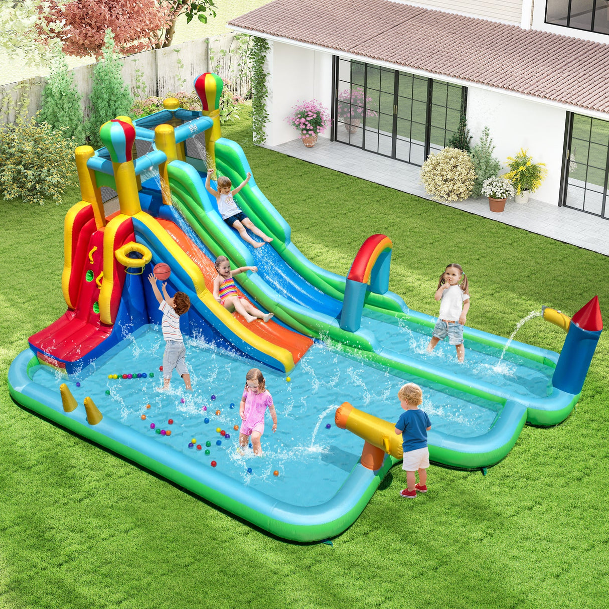 Parque acuático inflable con toboganes gigantes y doble tobogán largo