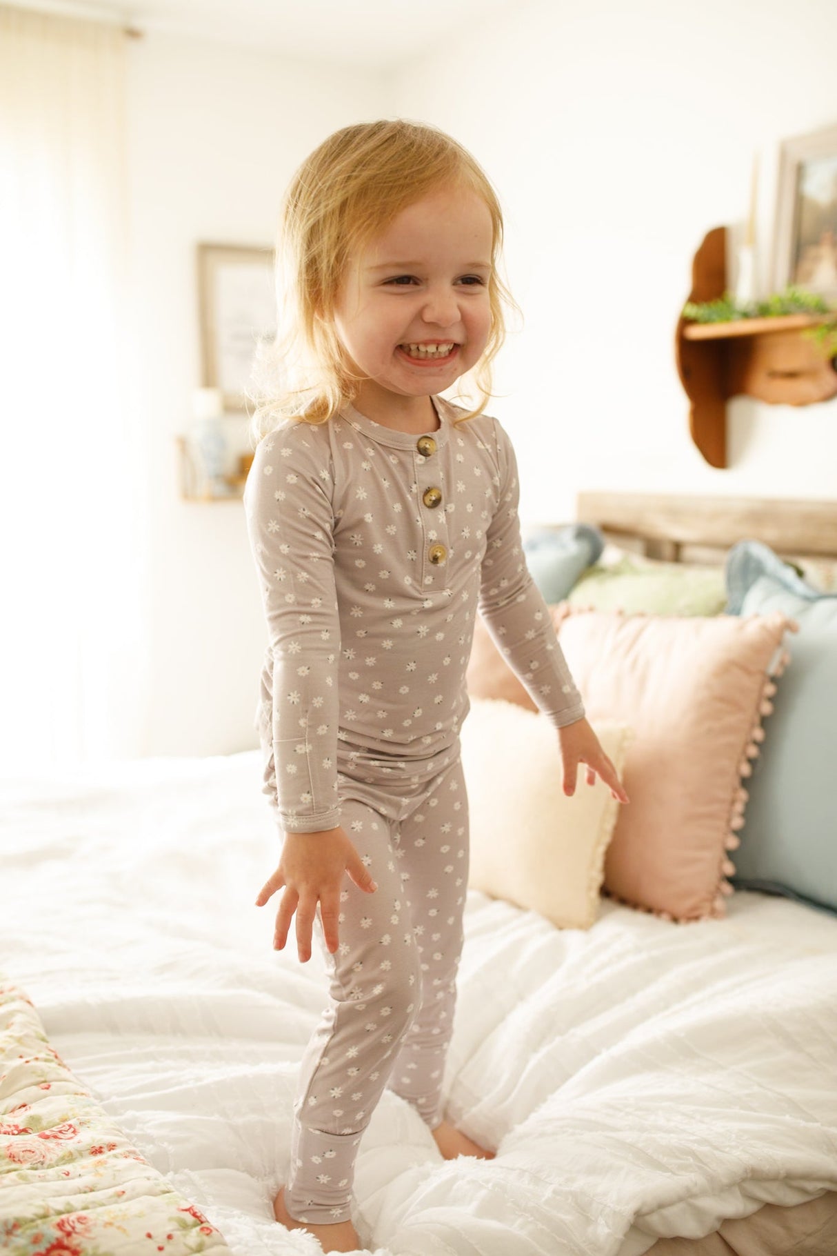 Pijama de bambú de 2 piezas Henley Oopsie Daisy - ¡Tallas para recién nacidos y más!
