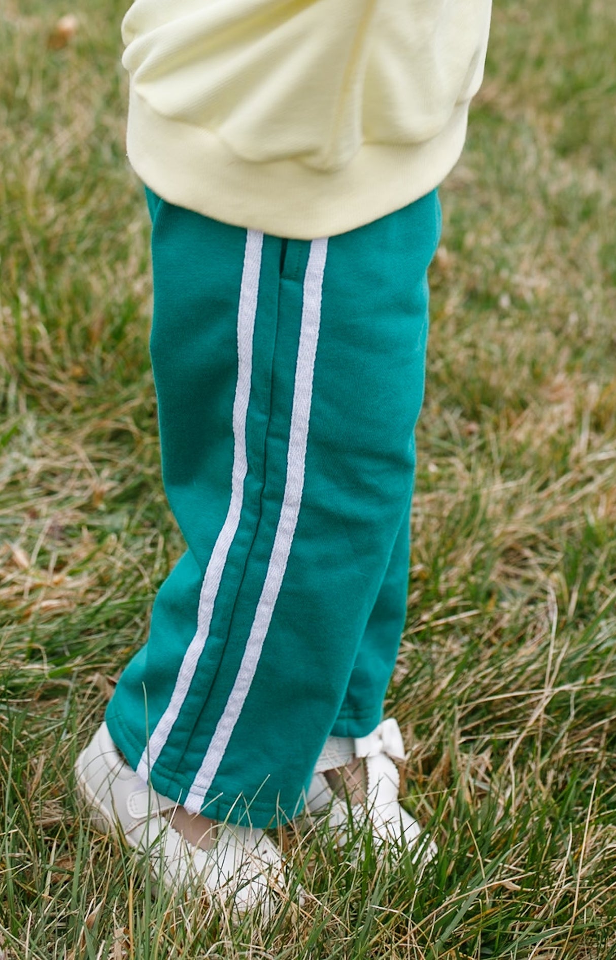 Pantalones de pernera ancha de felpa francesa de algodón a rayas