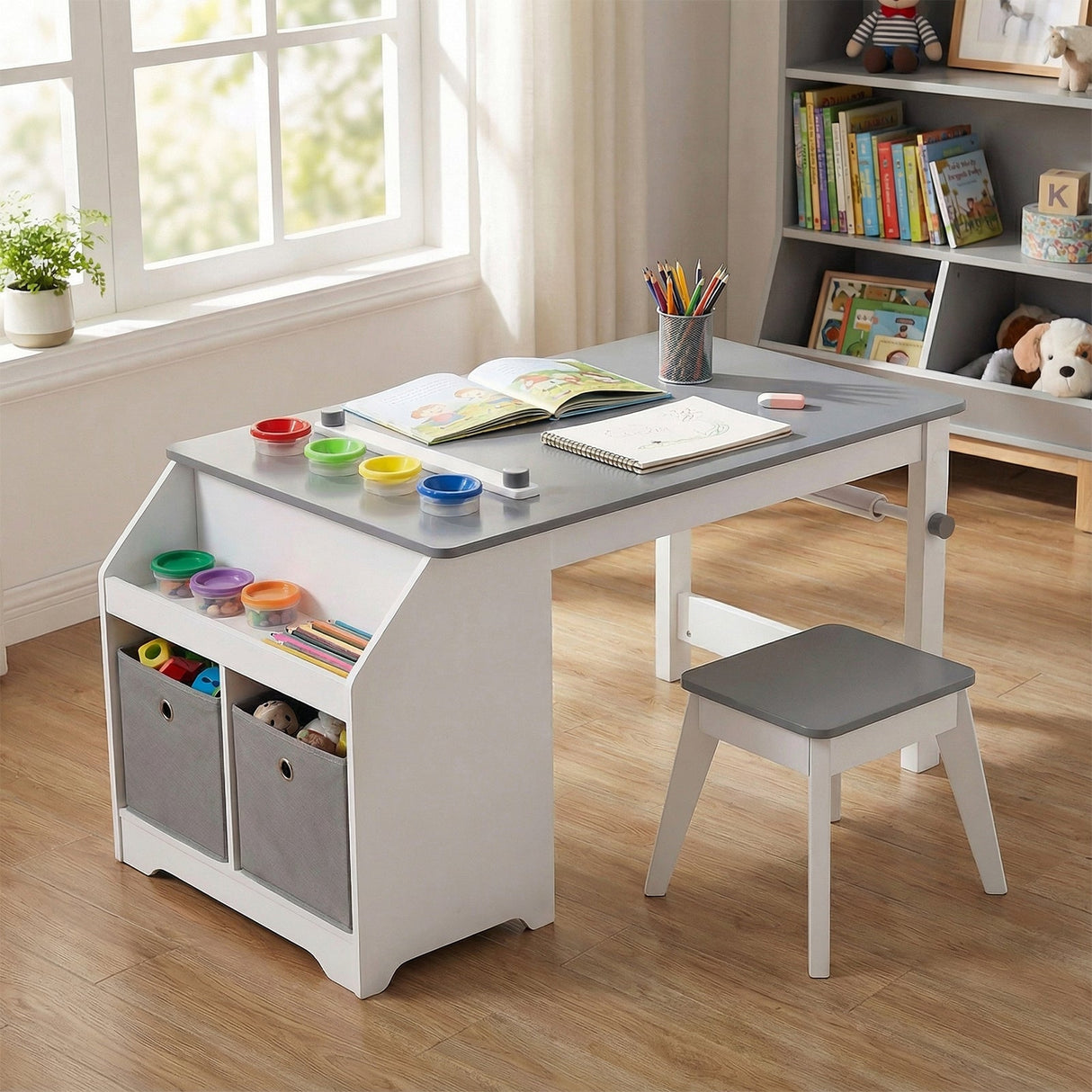 Juego de mesa y taburete de arte para niños, escritorio de actividades para niños pequeños con rollo de papel y 4 vasos de pintura para dibujar y aprender, color gris