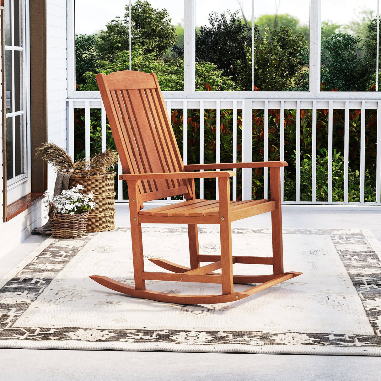 Mecedora de exterior de madera maciza con respaldo alto y asiento de lamas