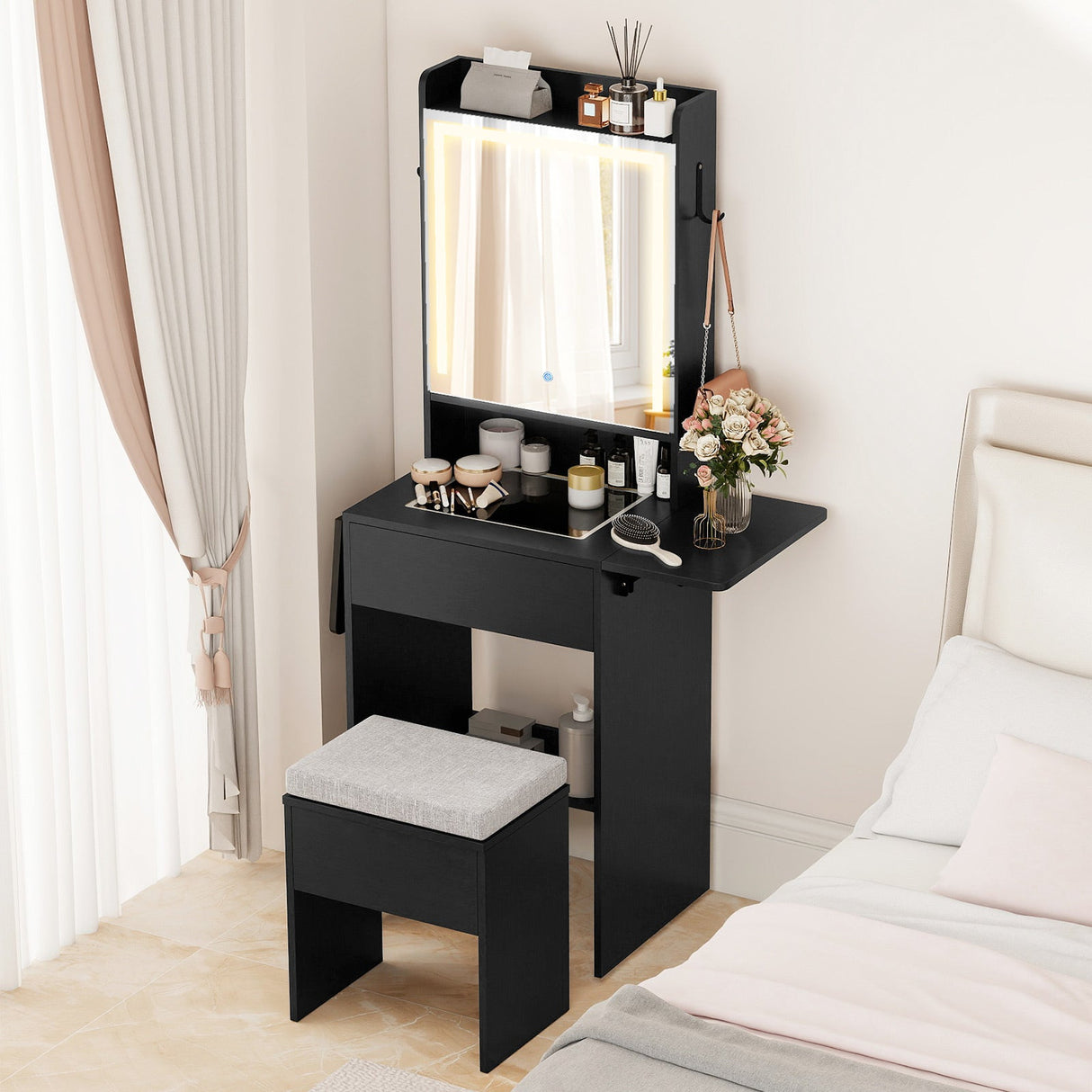 Tocador con espejo y luces que ahorra espacio para el dormitorio
