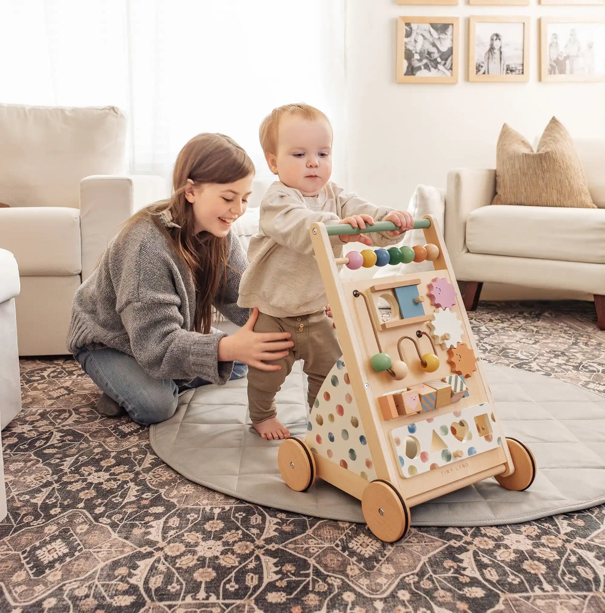 Andador de madera natural versátil Tiny Land® para bebés