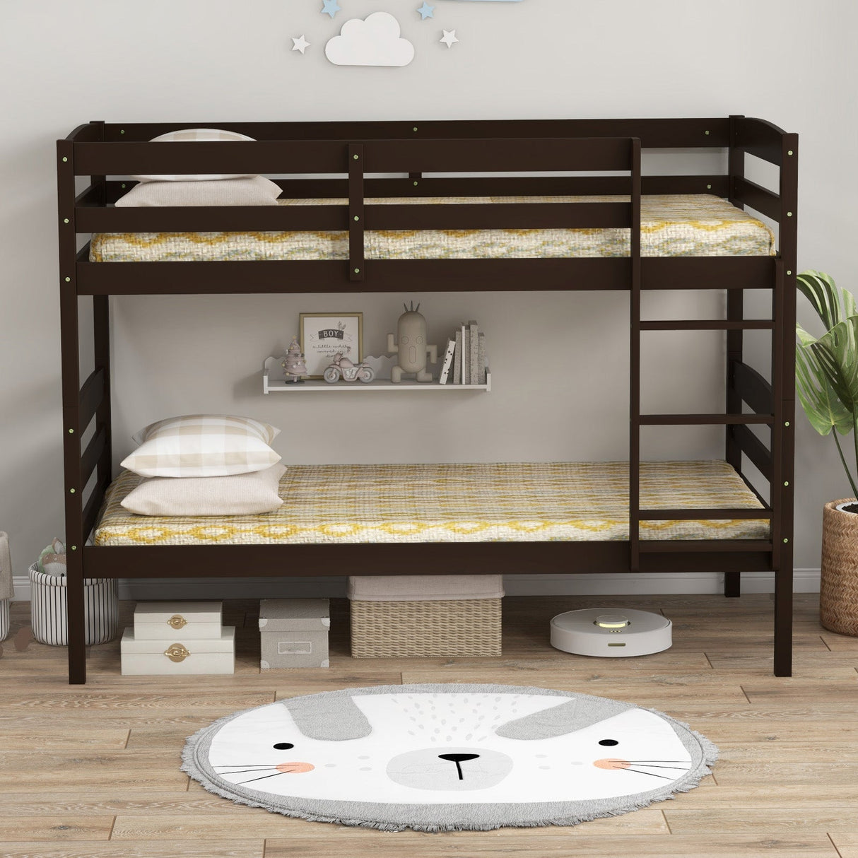 Litera doble de madera maciza con barandales altos y escalera integrada