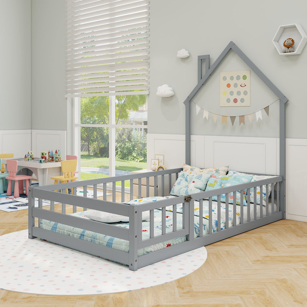 Cama de suelo Montessori individual con puerta con cerradura y barandilla de longitud completa