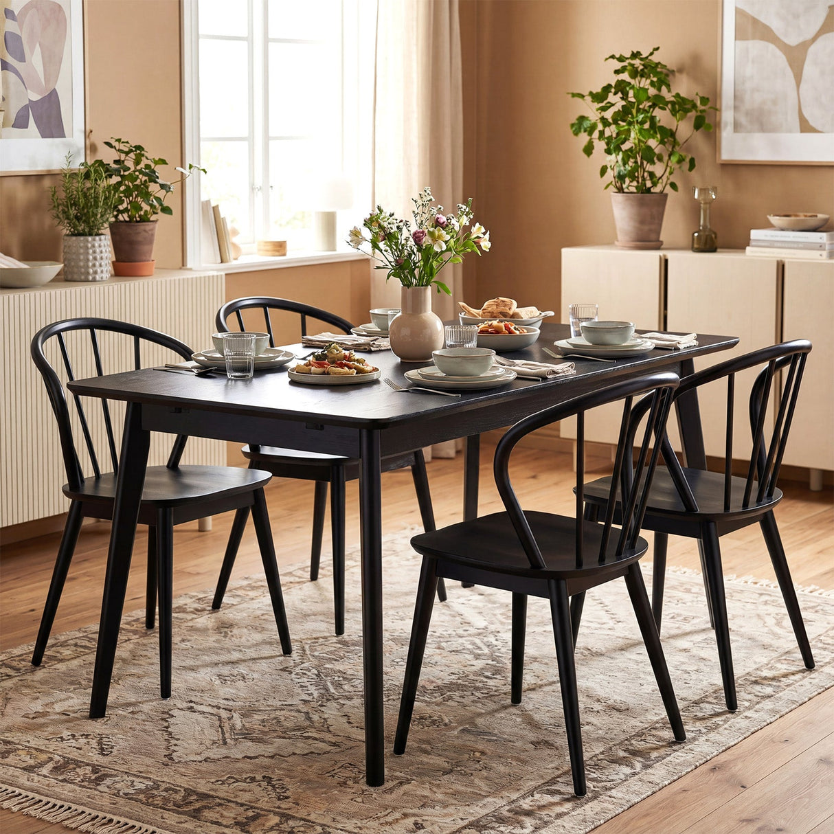 Juego de 4 sillas de comedor Windsor con respaldo de huso - Negras