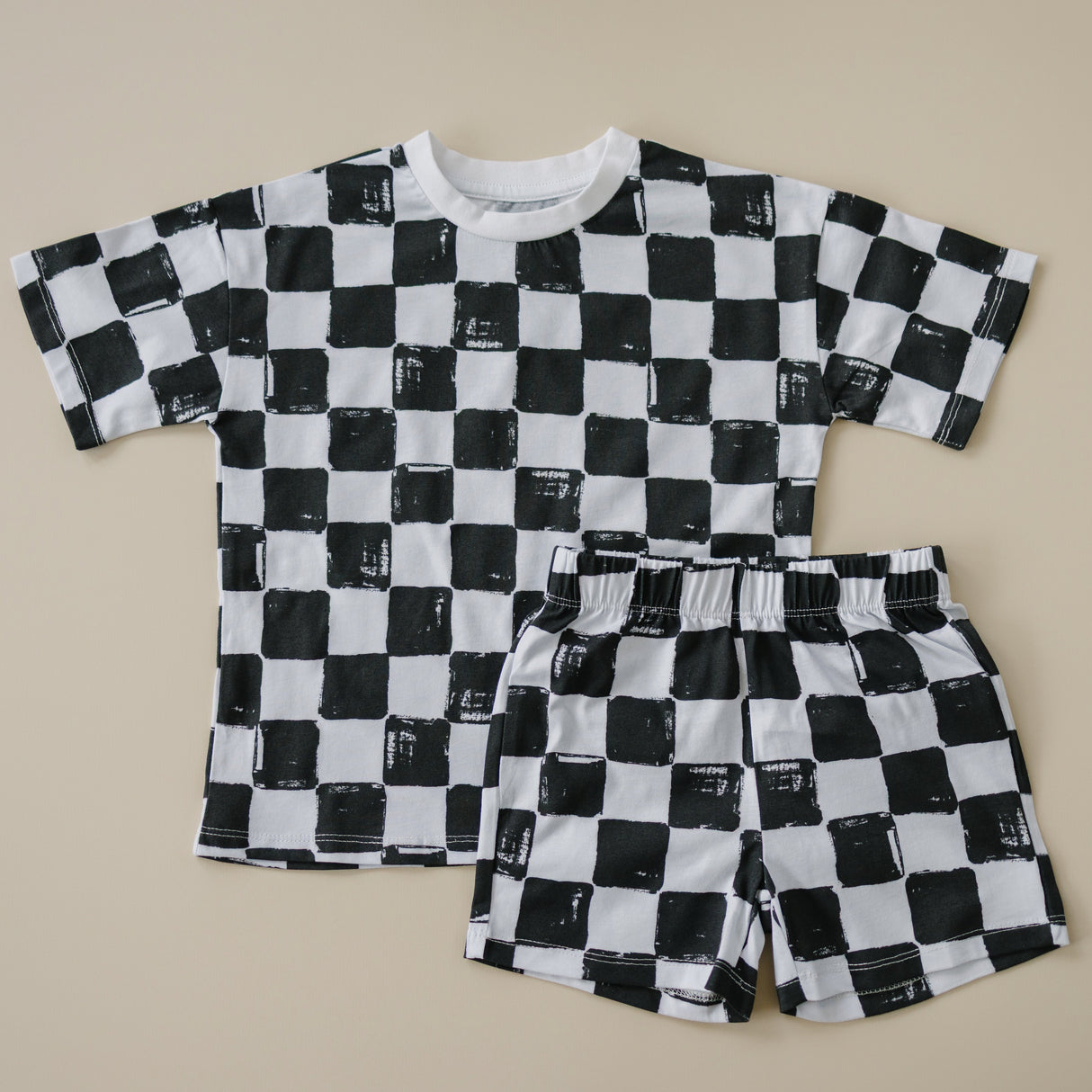 Conjunto de shorts a cuadros blancos y negros de algodón orgánico