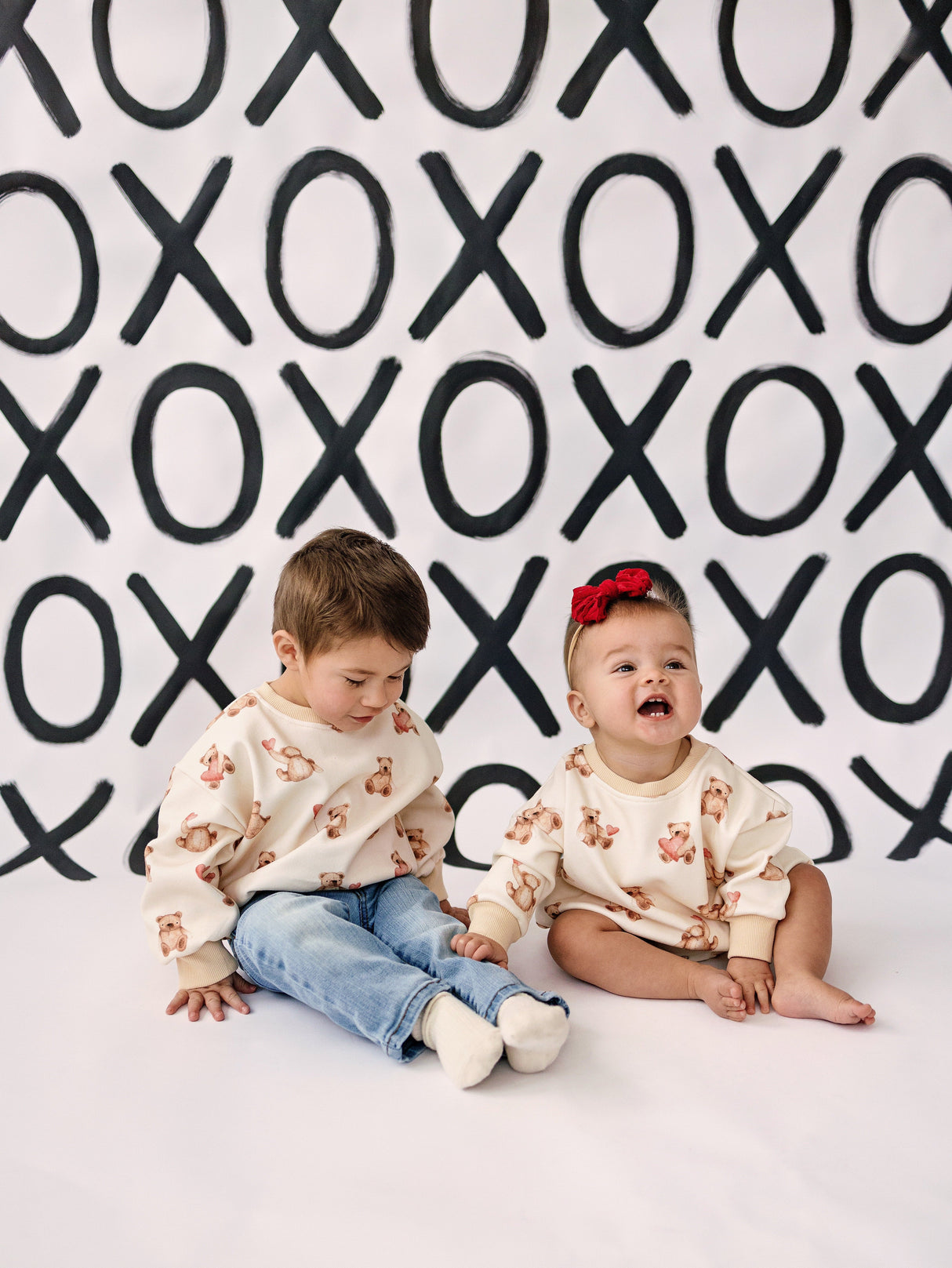 Mameluco de sudadera con corazones de oso de peluche