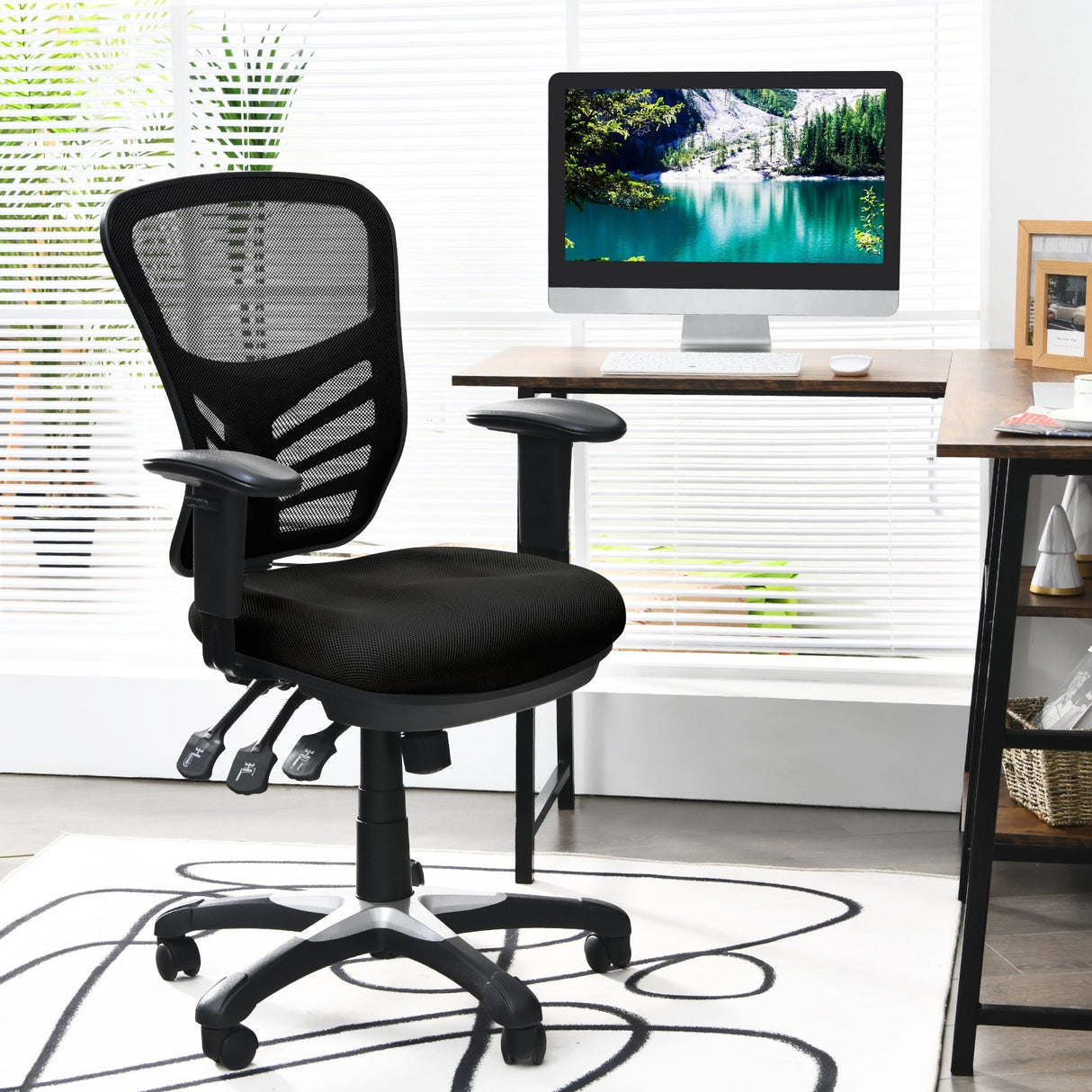Silla de oficina ergonómica de malla con altura de respaldo y reposabrazos ajustables