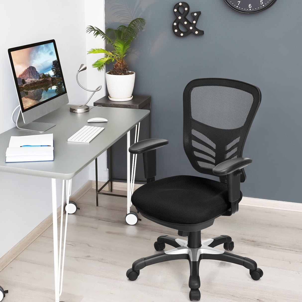 Silla de oficina ergonómica de malla con altura de respaldo y reposabrazos ajustables
