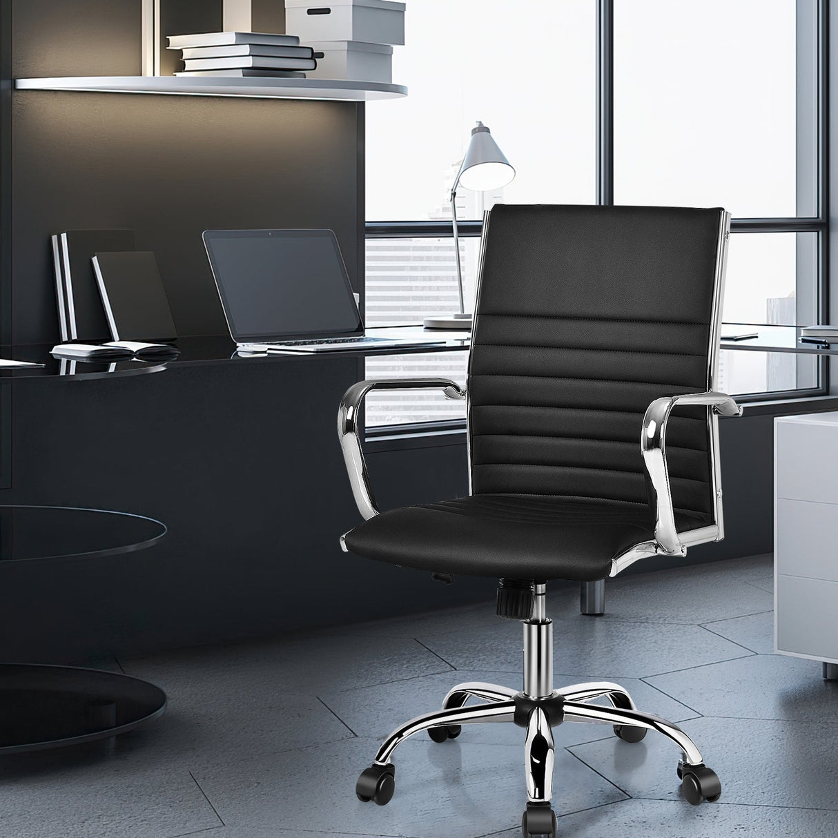 Silla de oficina alta estriada con reposabrazos