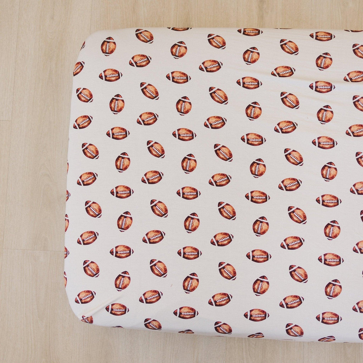 Sábana de bambú para cuna con estampado de fútbol