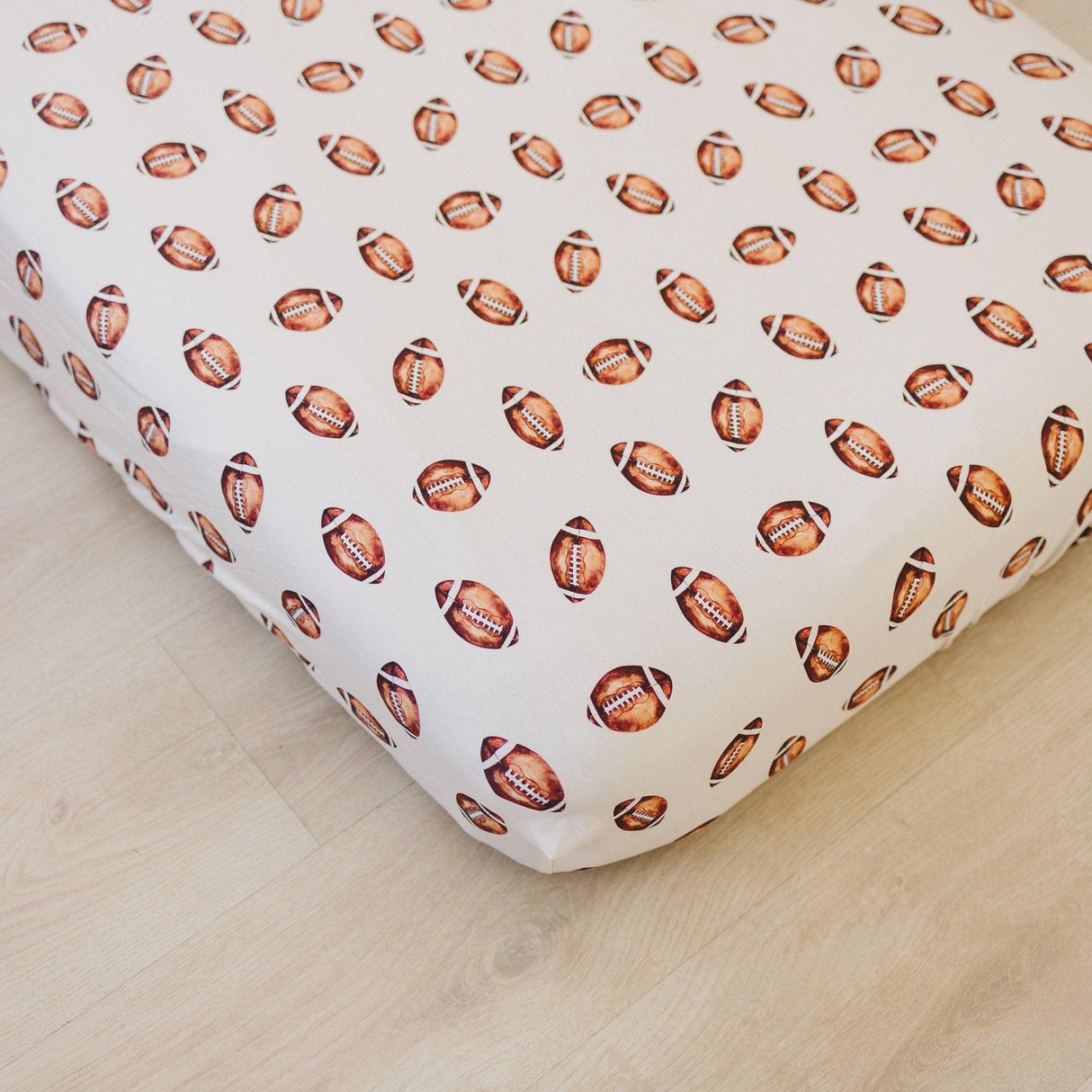 Sábana de bambú para cuna con estampado de fútbol