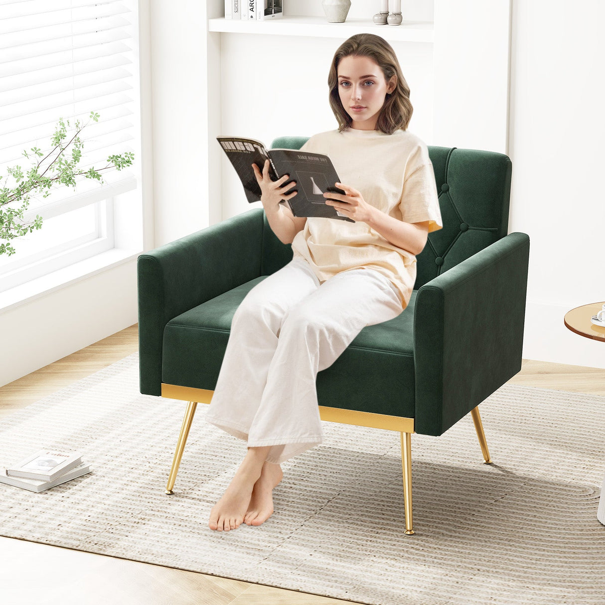 Sillón Moderno de Terciopelo con Respaldo Acolchado Botoné, Patas de Metal Doradas y Almohadillas Ajustables para los Pies