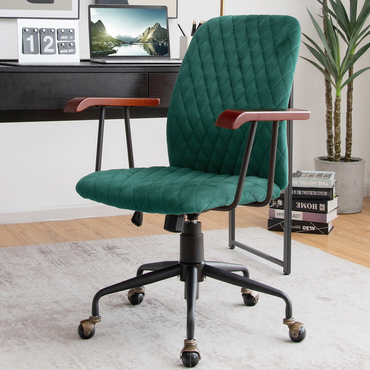 Sillón de oficina de terciopelo con reposabrazos de madera