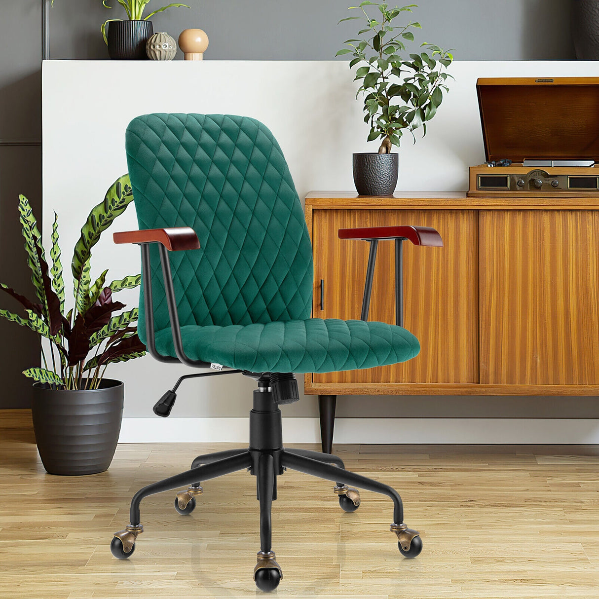 Sillón de oficina de terciopelo con reposabrazos de madera