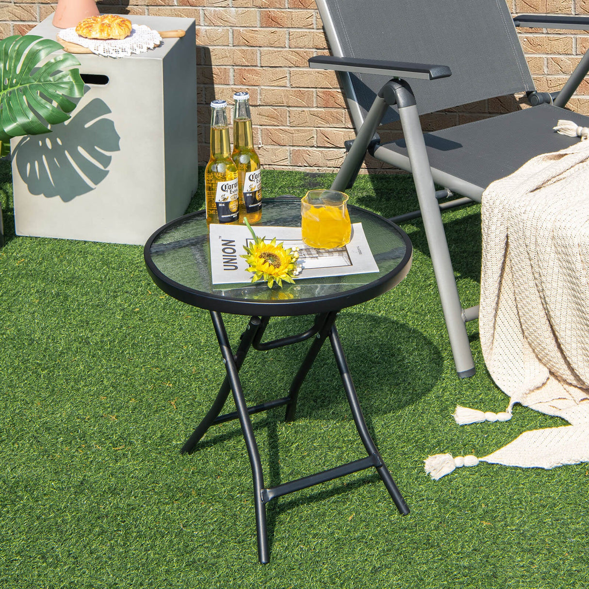 Mesa auxiliar de patio con tablero de cristal templado