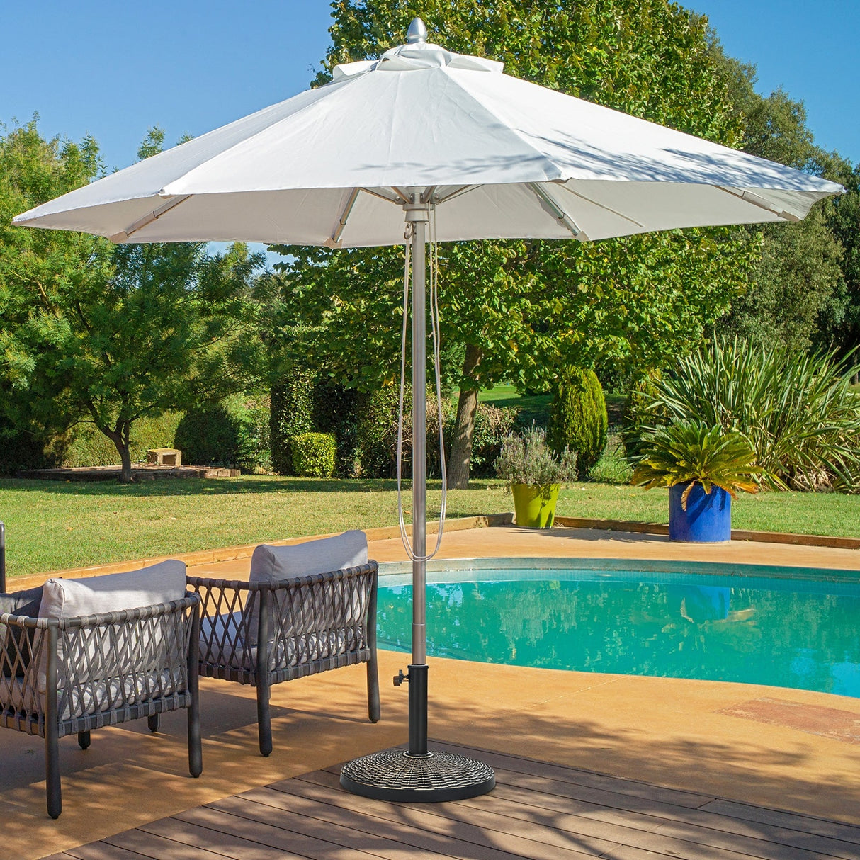 Base de sombrilla de resina para patio de 22 libras con estilo de mimbre para uso en exteriores