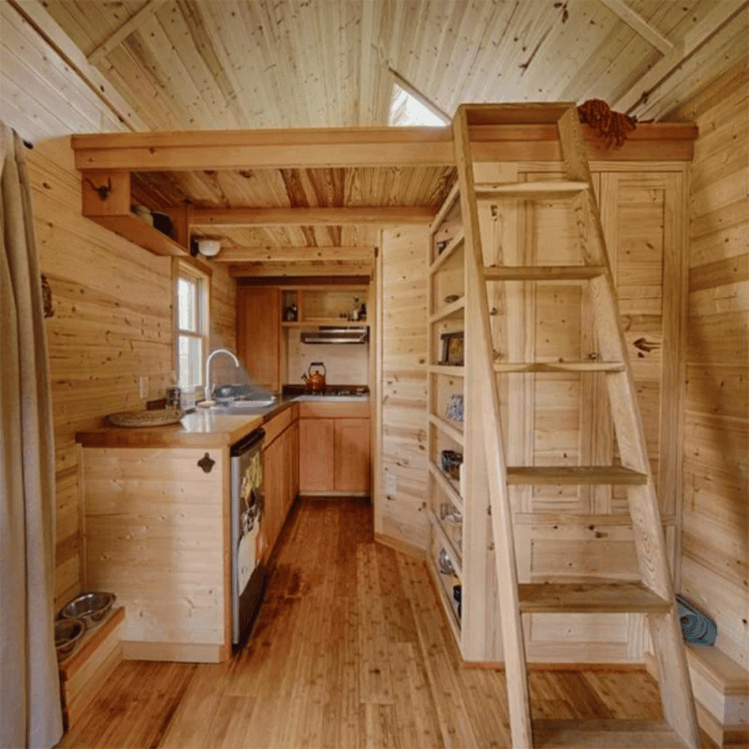 Casa diminuta de madera sobre ruedas