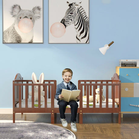 Cama convertible de madera 2 en 1 clásica para niños pequeños con 2 barandillas laterales para mayor seguridad