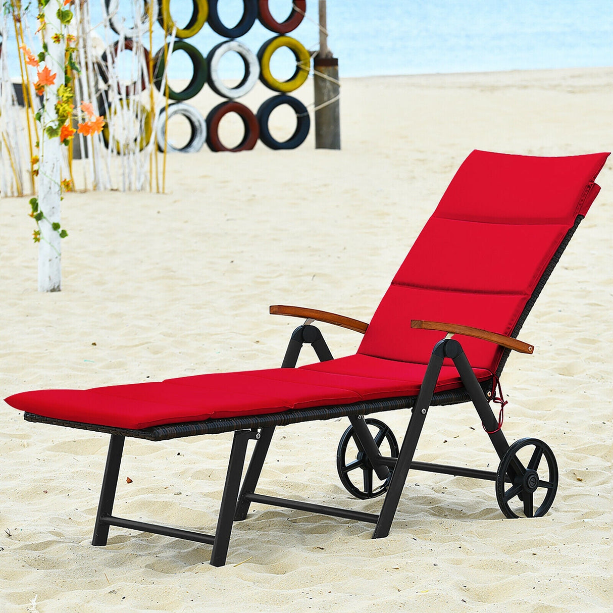 Tumbona plegable de mimbre para patio con ruedas - Roja