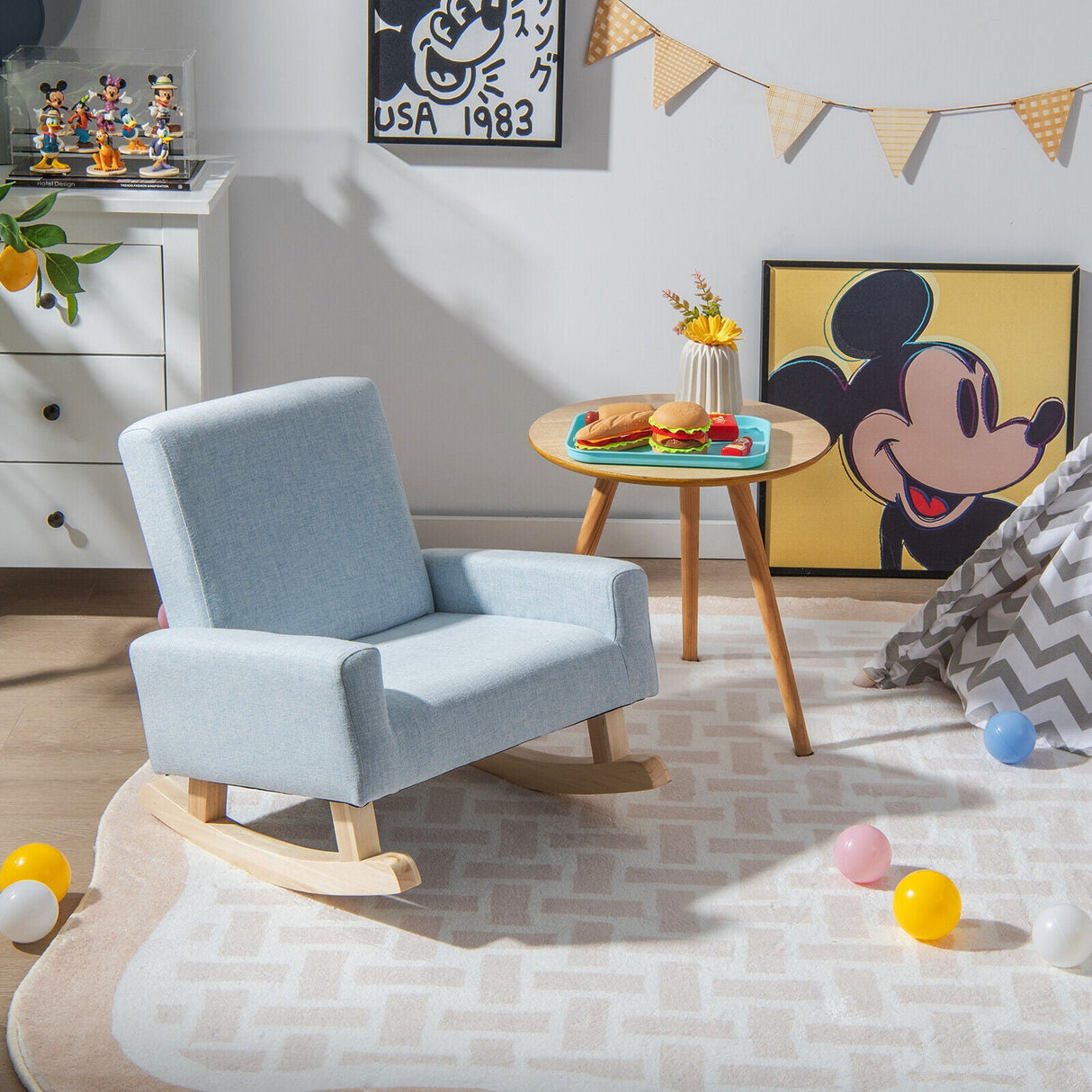Mecedora infantil con patas de madera maciza