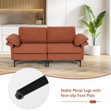 Sofá biplaza moderno de tela con patas de metal y almohadas en los reposabrazos