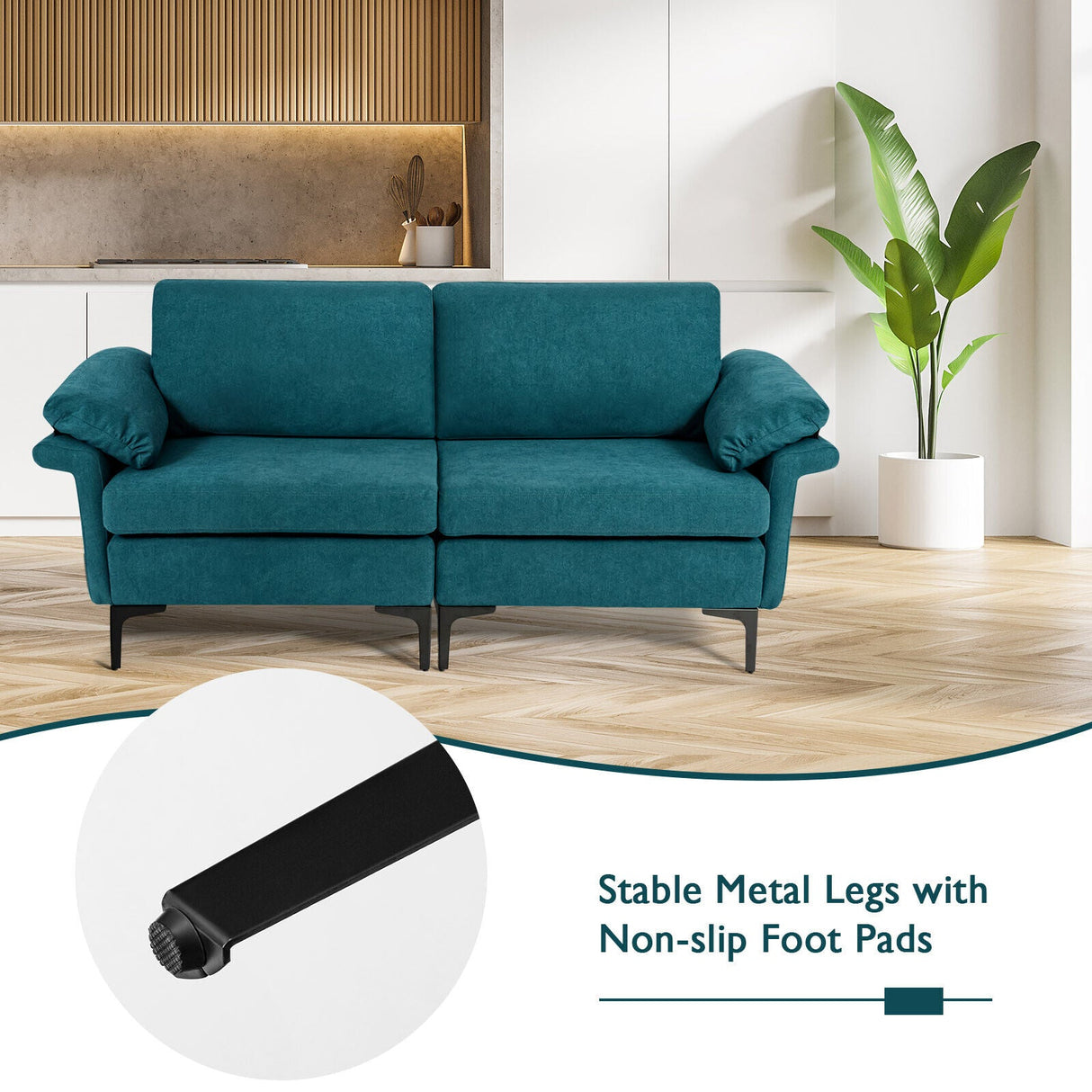 Sofá biplaza moderno de tela con patas de metal y almohadas en los reposabrazos