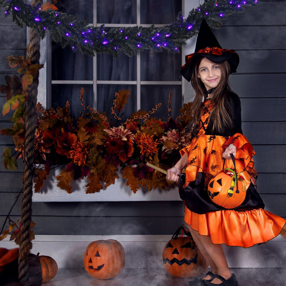 Guirnalda de Navidad y Halloween de 9 pies preiluminada con 50 luces LED moradas